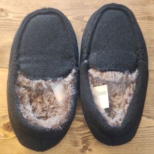 Nwot Toddler Cozy Black Faux Fur Lined Slippers
